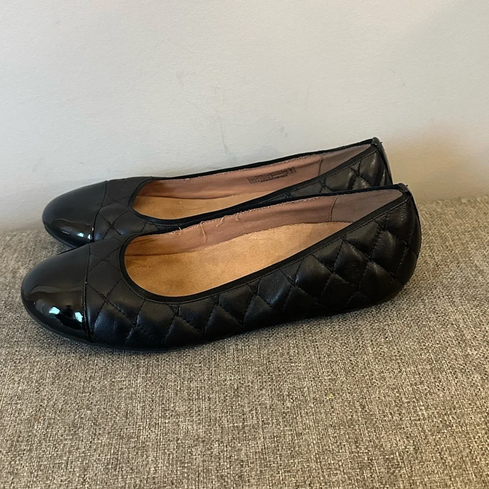 Vionic Black Quilted Leather Cap-Toe Ballet Flats